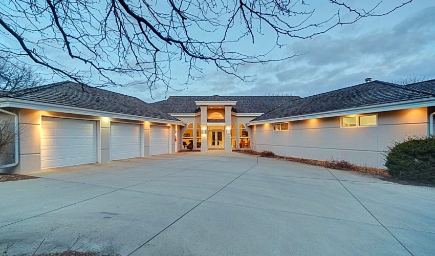 McKennan Park Boulevard showstopper wows with artistry, luxury