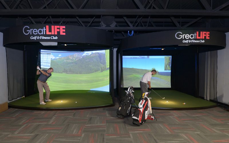 golf simulators at GreatLIfe suburban lanes
